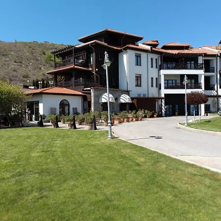 Thracian Cliffs голф Апартаменты