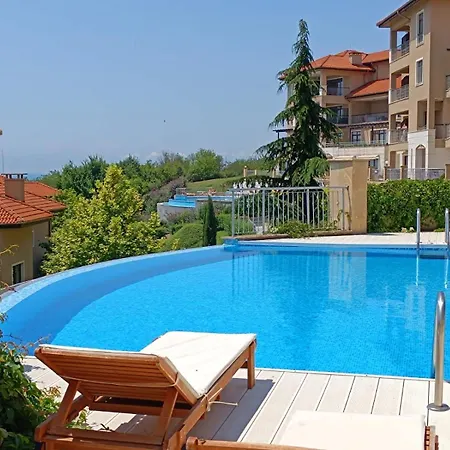 Thracian Cliffs голф