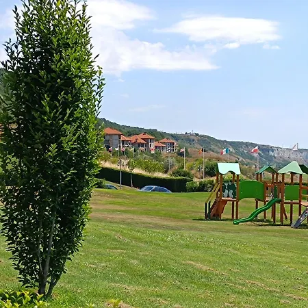 Thracian Cliffs голф