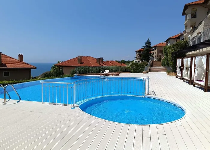 Thracian Cliffs голф