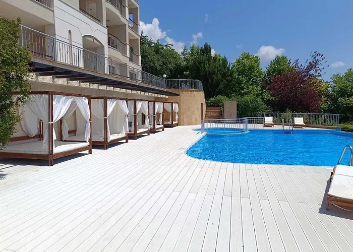 Thracian Cliffs голф Kavarna