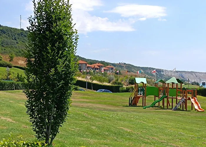 Thracian Cliffs голф